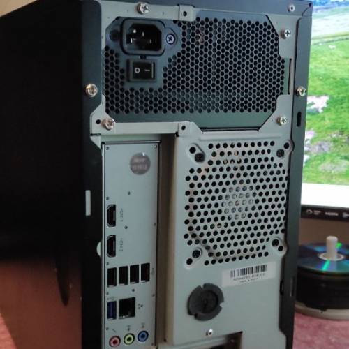 中階電腦Intel七代i5/8GB/GTX 750ti 4GB/250GB SSD/WIN10正版