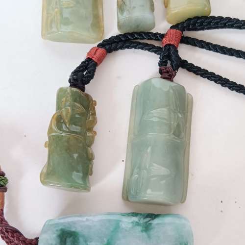 翡翠A玉竹報平安吊墜大約兩寸，亦可作小擺件用， 好工圓滑，好水頭,古舊存貨，每個3...