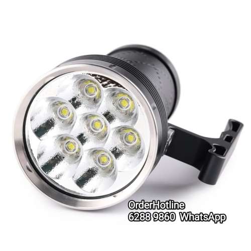 LED Flashlight 🔦 Torch. 15000 lumens 流明. 21700 Li-ion cells (3pcs) incl. 極...