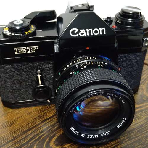 Canon EF 經典機械+電子快門相機連50mm/f1.4 (90% new)