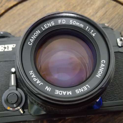 Canon EF 經典機械+電子快門相機連50mm/f1.4 (90% new)