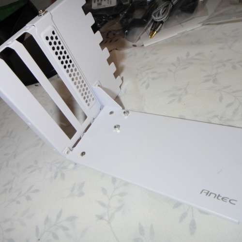 Antec 直立顯示卡支架