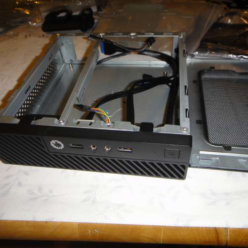 全新ITX機箱 連配件、座架