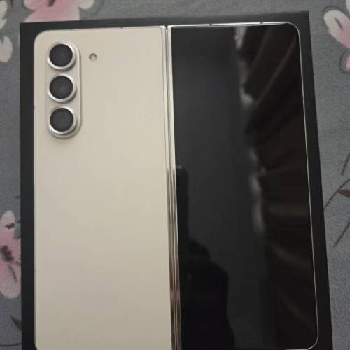 Samsung Galaxy Fold 5 12+512白色行貨有保養