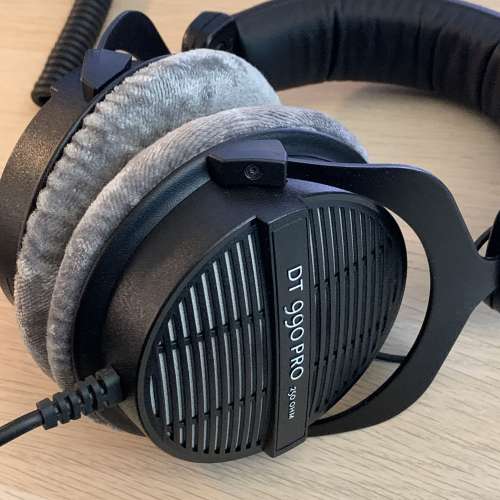 Beyerdynamic dt990 pro headphone