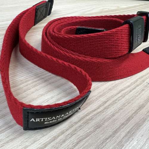 Artisan & Artist ACAM-100A & ACAM-95 Camera Straps