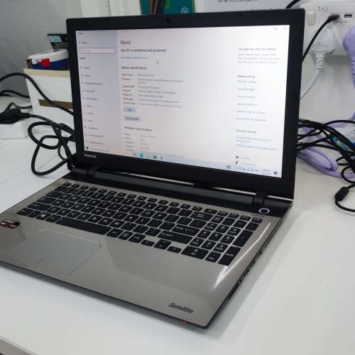 好新淨Toshiba 15吋薄身機東芝Toshibsa Satellite L50D-C, 大大部15.6吋芒但又好薄...