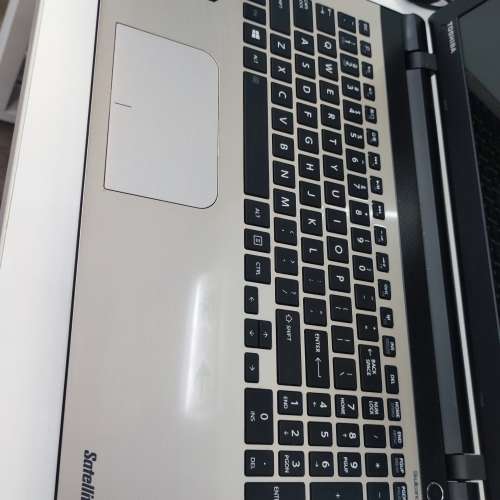 好新淨Toshiba 15吋薄身機東芝Toshibsa Satellite L50D-C, 大大部15.6吋芒但又好薄...