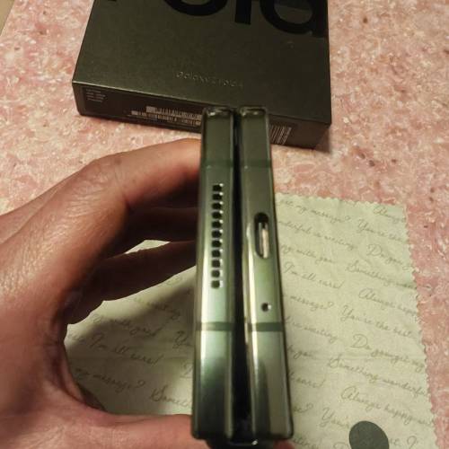 Samsung Fold 4 綠色港版 95% + 
原裝保護套s pen(已過保）