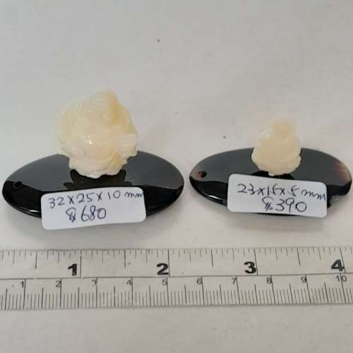 澳洲澳寶opal精雕觀音/佛公小擺件，配黑瑪瑙底座,收藏家佳選，價錢/尺碼如照片顯示...