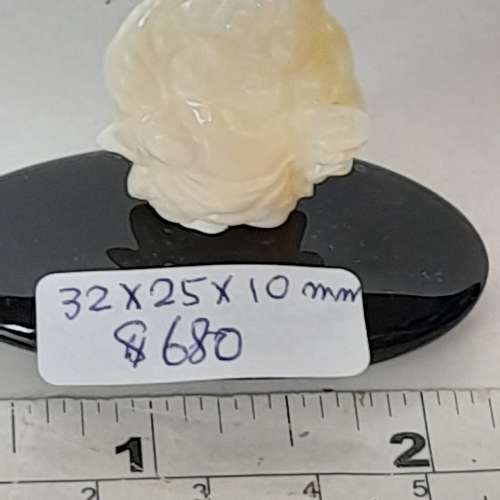 澳洲澳寶opal精雕觀音/佛公小擺件，配黑瑪瑙底座,收藏家佳選，價錢/尺碼如照片顯示...