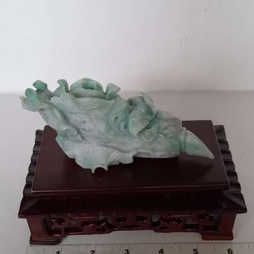翡翠A玉 約六吋發財大白菜擺件，有色好工，配上名貴雕刻紅木座。，no.28.2.24.