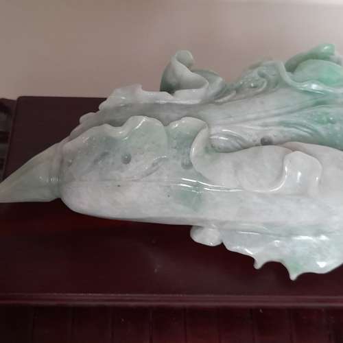翡翠A玉 約六吋發財大白菜擺件，有色好工，配上名貴雕刻紅木座。，no.28.2.24.
