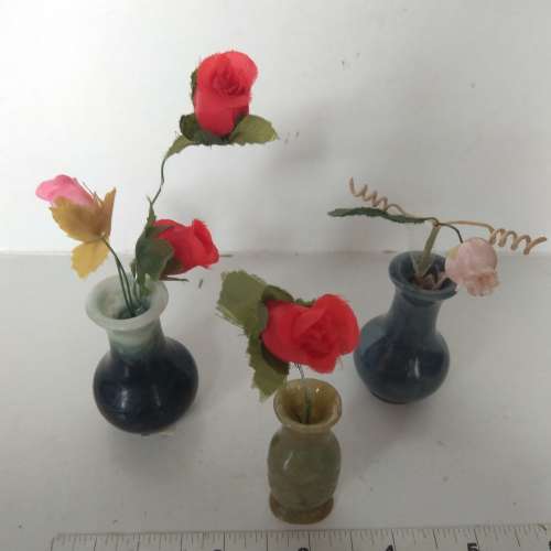 翡翠A玉小花瓶擺件，高約二點五吋。每個380元，兩個或三個打八折。no.A28.2.24