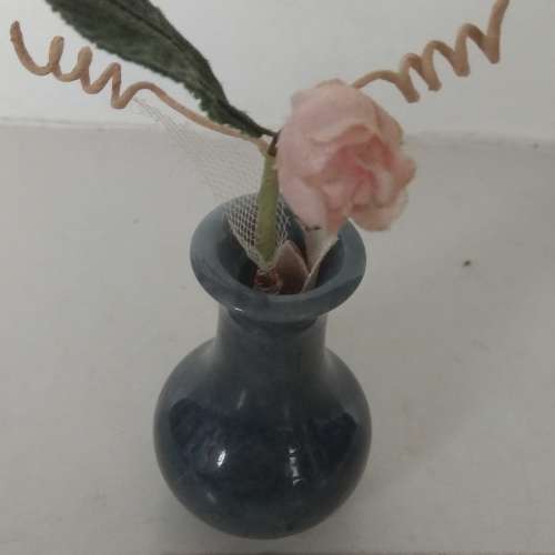 翡翠A玉小花瓶擺件，高約二點五吋。每個380元，兩個或三個打八折。no.A28.2.24