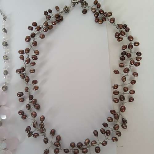 人工編織淡水珍珠/晶石頸鏈，原價每條數百元現售200元,三條共售380元。B29.2.24