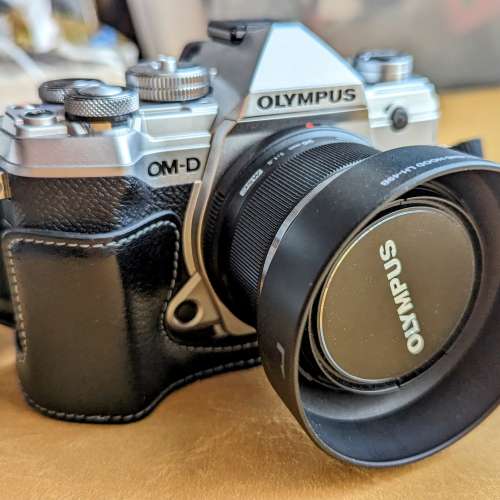 Olympus M.ZUIKO DIGITAL 25mm F1.8 黑色有 原裝盒