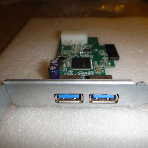 USB 3.0卡及 SATA3卡各一張