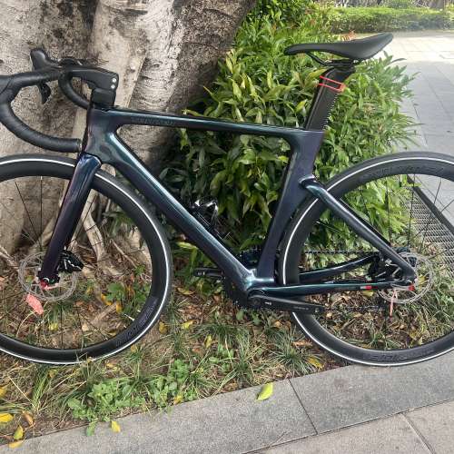 2023 新款 TWITTER R12 無線電變26速碟剎碳纖維公路車 $6980/$8180 送水架前後蛙燈