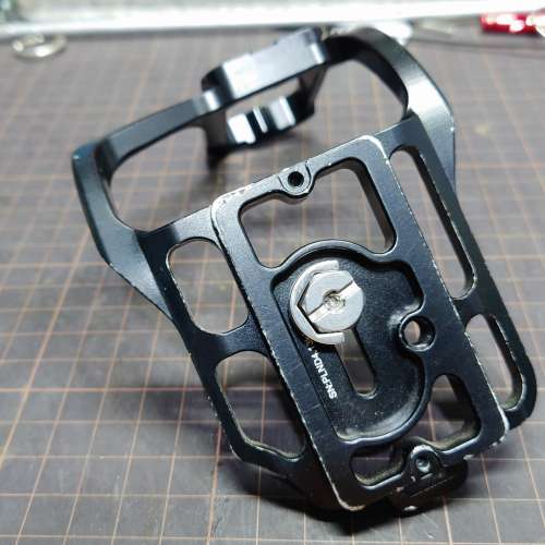 Nikon D3 / D4 / D5 L架.   "底部有花痕"