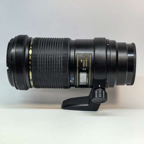 sony 180mm 定焦鏡頭。