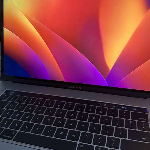 Apple MacBook Pro 15 inch 2017 16GB 512SSD Touch Bar港行