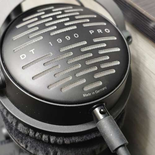 beyerdynamic DT 1990 pro