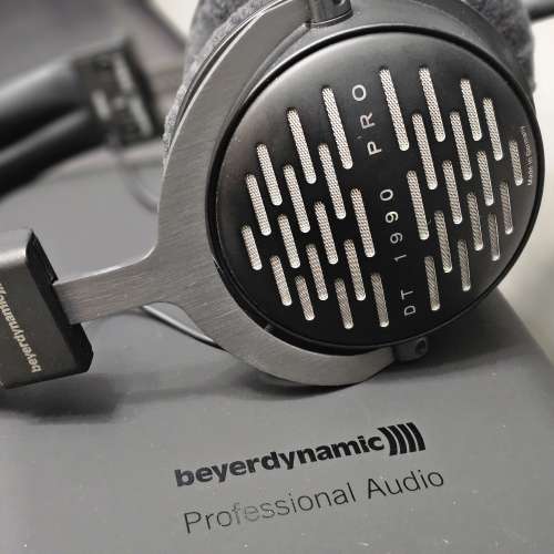 beyerdynamic DT 1990 pro