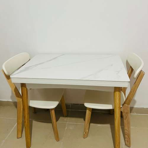 全新嘅， 多種餐桌