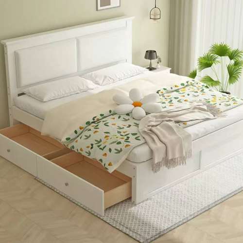 多種款式嘅實木床