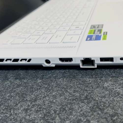 Asus rog 幻16 經典款白色