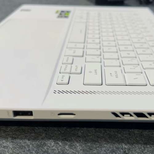 Asus rog 幻16 經典款白色