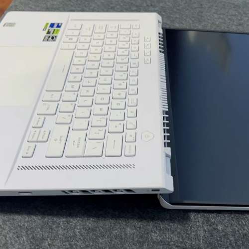 Asus rog 幻16 經典款白色