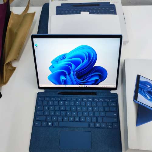 Surface Pro 9  i5-1235U包埋鍵盤和筆 Present, 處理文件， 畫圖超順，可以作為平板...