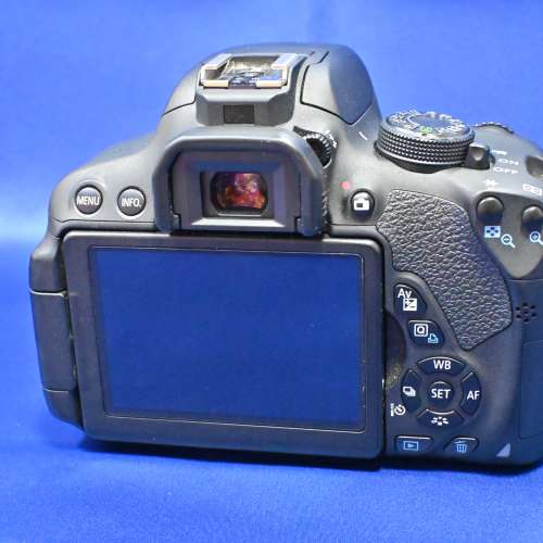 新淨 Canon 700D 輕巧機身 新手合用 自拍螢幕 另有鏡頭選配