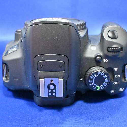 新淨 Canon 700D 輕巧機身 新手合用 自拍螢幕 另有鏡頭選配