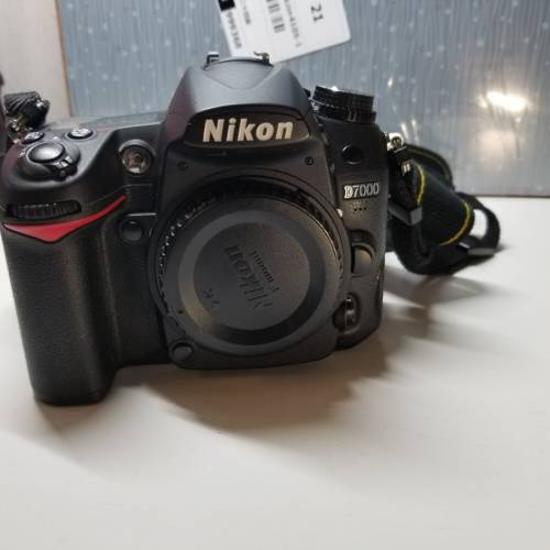 Nikon D7000 body (有盒）