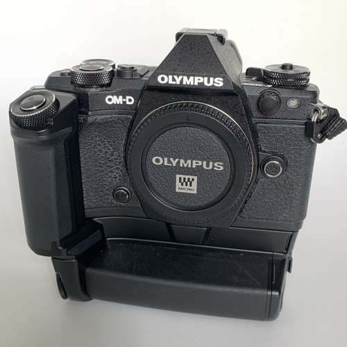 Olympus OM-D E-M5 Mark II + HLD-8  Power Battery Holder