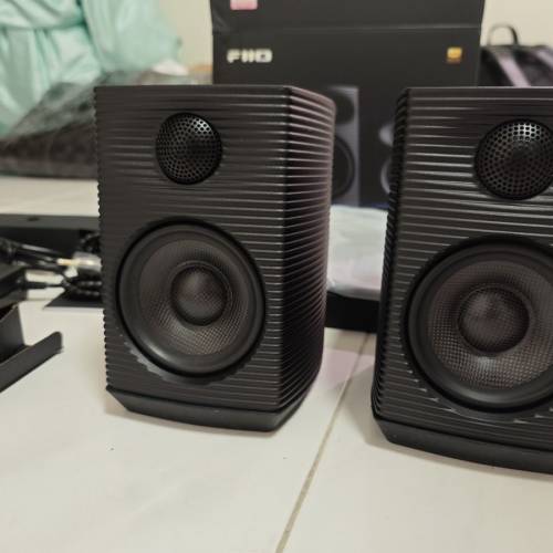 放Fiio SP3高保真桌面RGB有源音箱