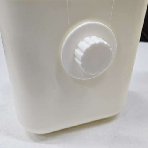 全新現貨 寵物用品，飲水器 及 糧草架