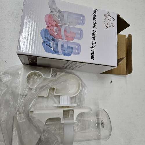 全新現貨 寵物用品，飲水器 及 糧草架