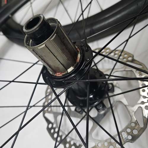 Merida 筒軸輪組連呔