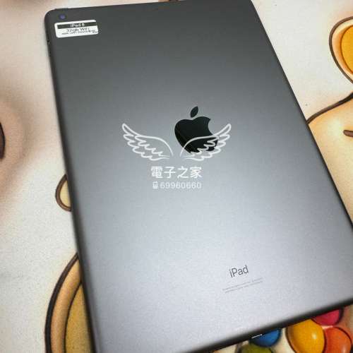 Apple ipad 8 32gb 仲有一個月apple care 電池100  超靚仔，九成新，實物圖 只充了1...