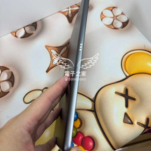 Apple ipad 8 32gb 仲有一個月apple care 電池100  超靚仔，九成新，實物圖 只充了1...