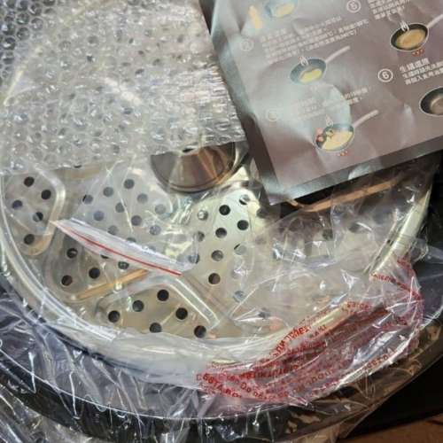 友余 黑碳窒化鐵炒鍋連鐵蓋 (35厘米) 連不鏽鋼蒸架 (全新）