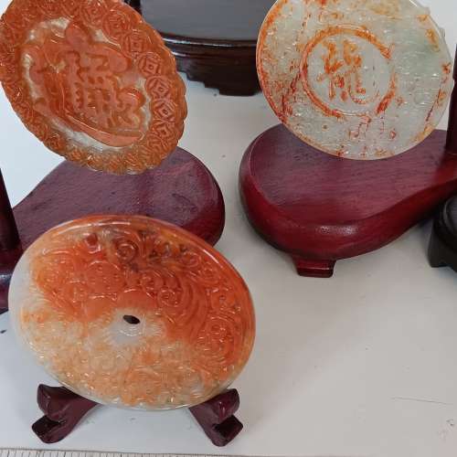 紅翡A玉吊件雙面雕刻好工連列木座. 每套680元 兩套八折，全部六套六折。no.14.3.2