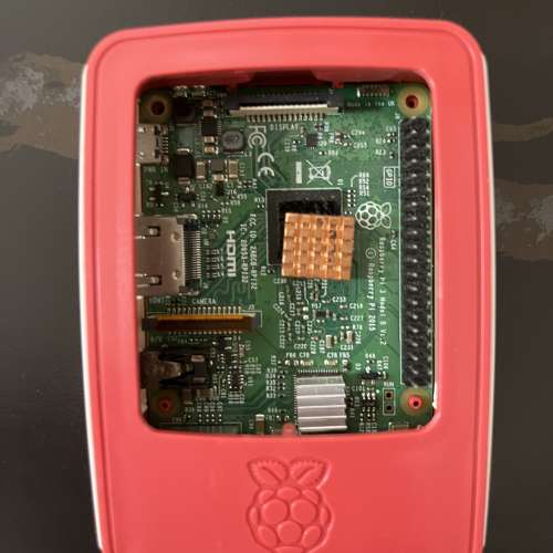 Raspberry pi 3 /樹莓派3 連外殼 識裝apps既可以做電腦/NAS 或者當遊戲機