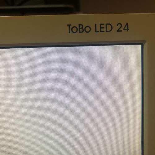 24 吋  HD LED monitor