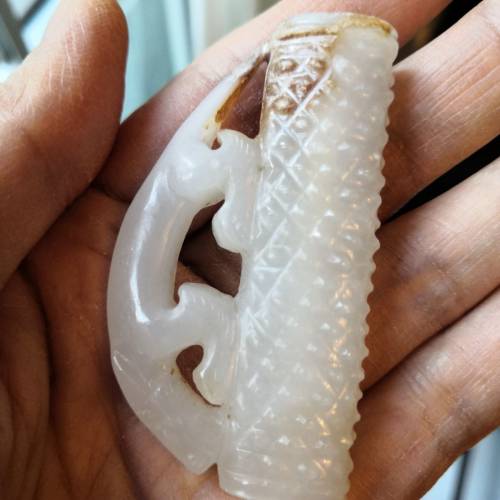 漢白玉琮連虎，59x33x11 mm，附証書