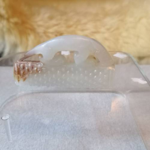 漢白玉琮連虎，59x33x11 mm，附証書